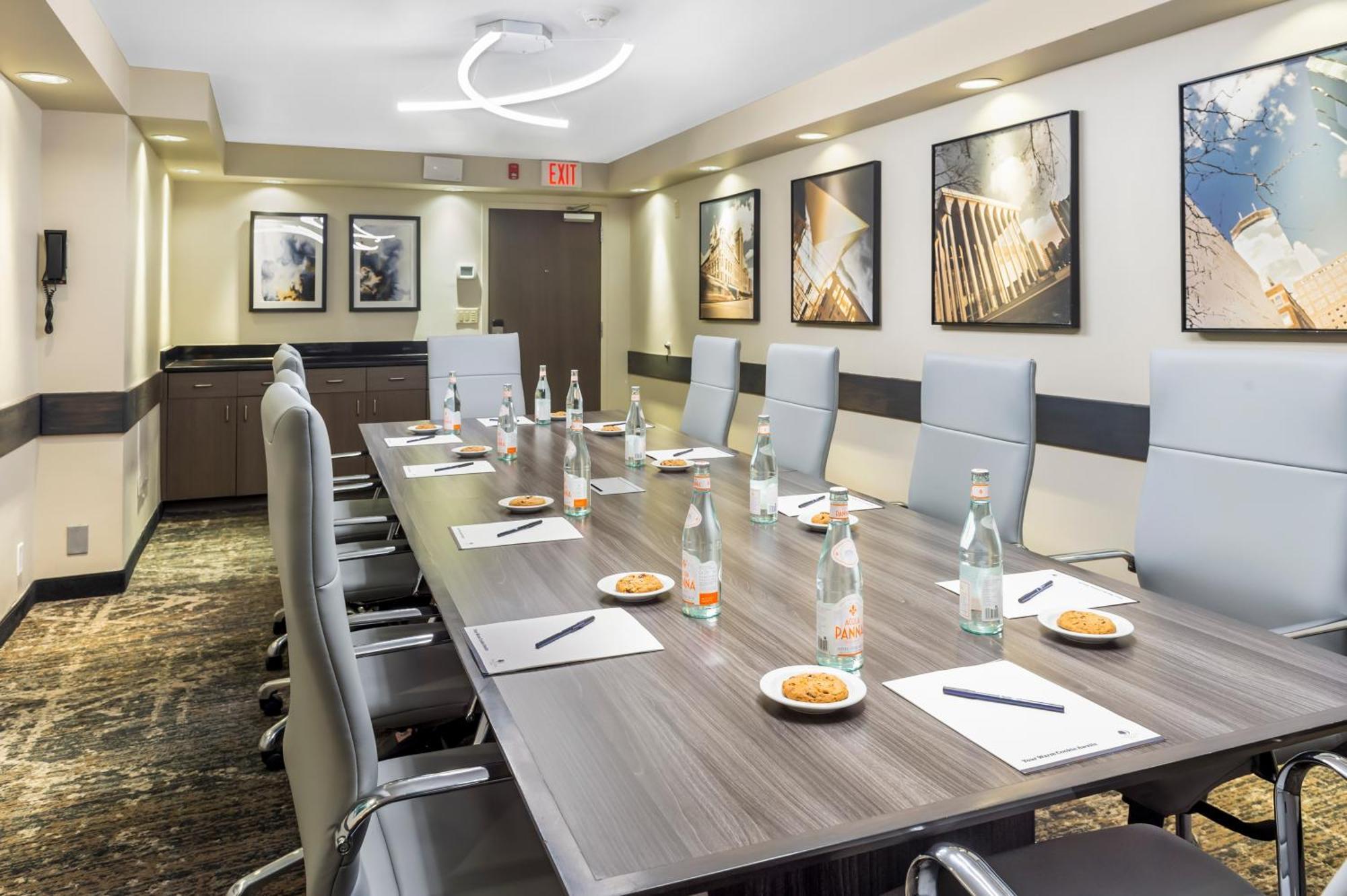 Doubletree By Hilton Roseville Minneapolis Exterior photo